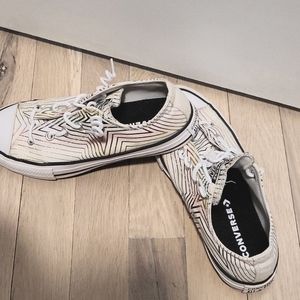 Girls converse